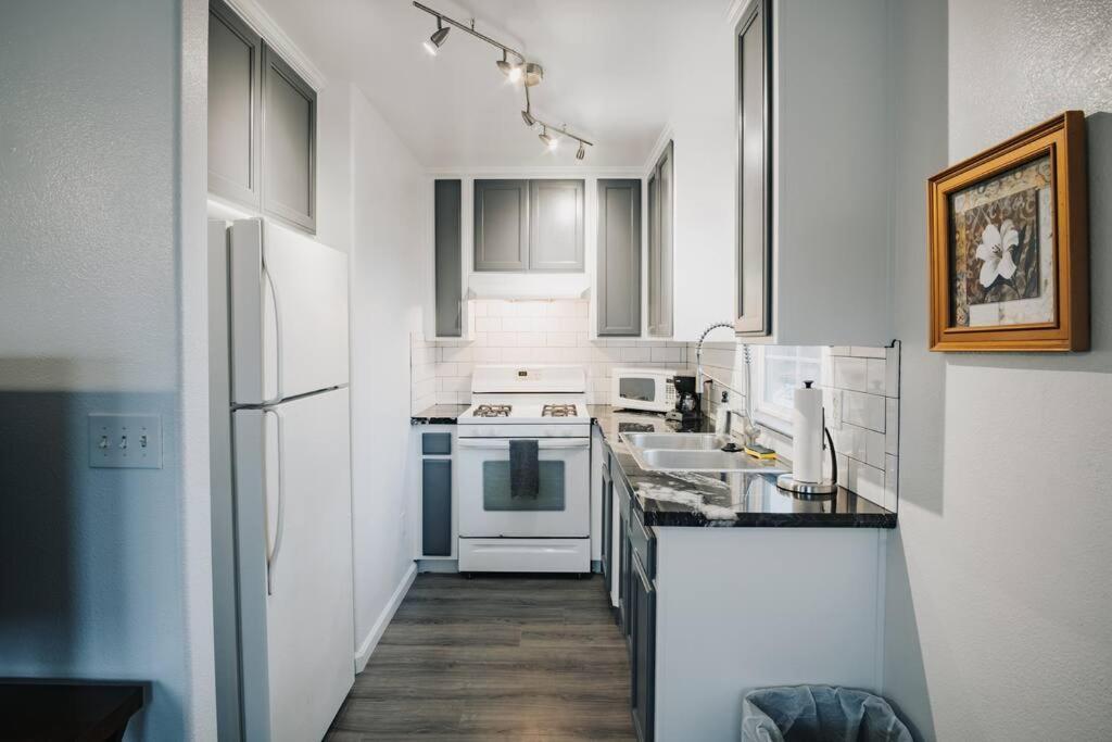 Gorgeous Upstairs Studio With Patio And Laundry Чико Экстерьер фото