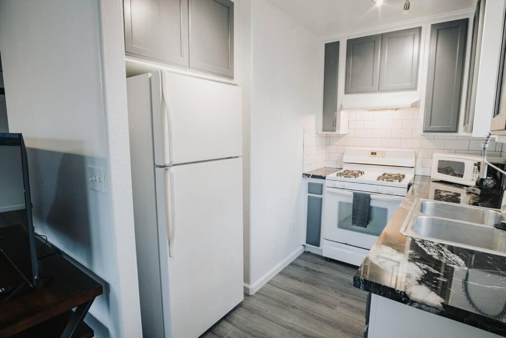 Gorgeous Upstairs Studio With Patio And Laundry Чико Экстерьер фото