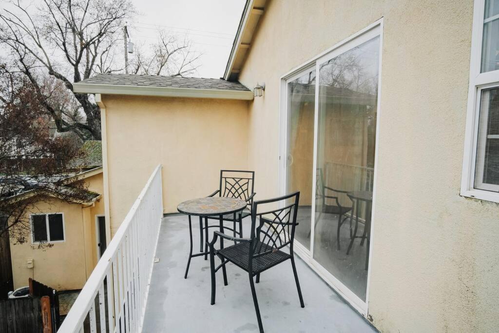Gorgeous Upstairs Studio With Patio And Laundry Чико Экстерьер фото