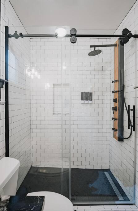 Gorgeous Upstairs Studio With Patio And Laundry Чико Экстерьер фото