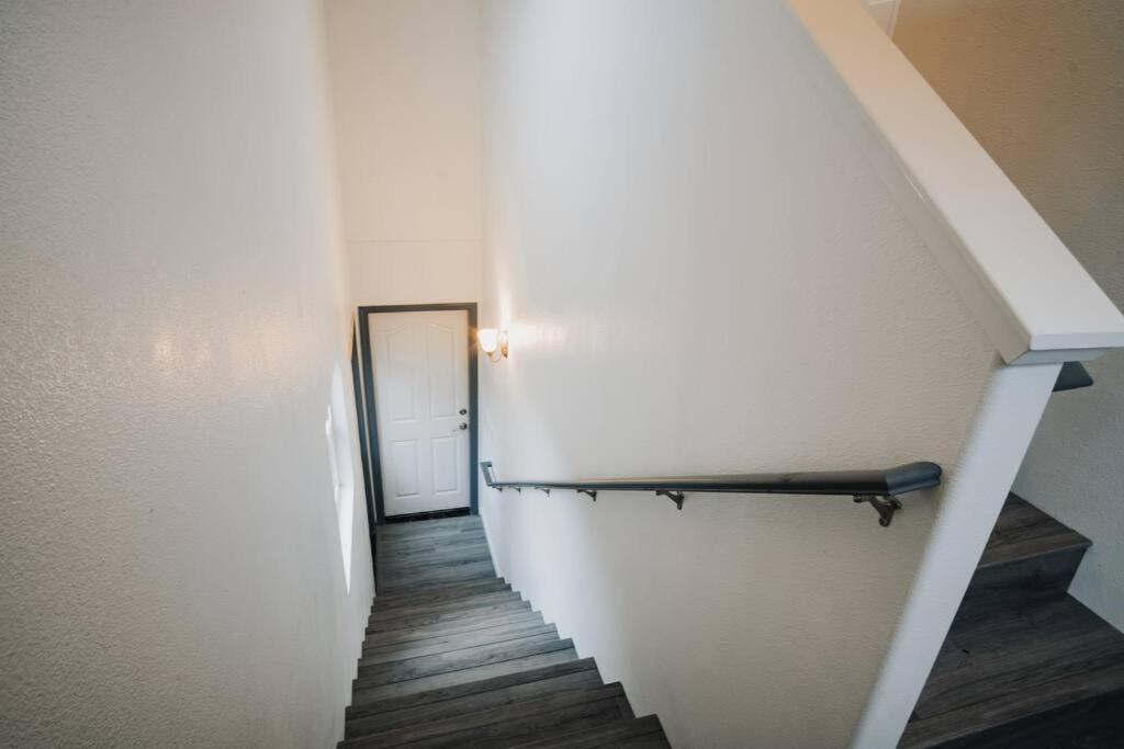 Gorgeous Upstairs Studio With Patio And Laundry Чико Экстерьер фото
